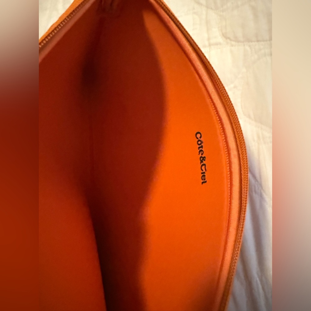Red Tablet Sleeve - Picture 4 of 5